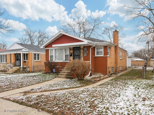 Foto del edificio - 14341 Dobson Ave