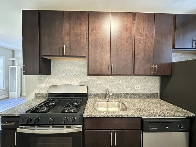 Foto del edificio - 722 W Brompton Ave