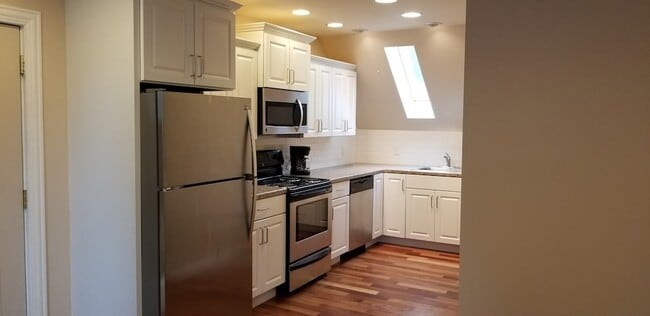 Building Photo - 1045 Marquette St