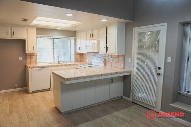 Foto del edificio - Beautiful 3 Bedroom Home Located in the So...