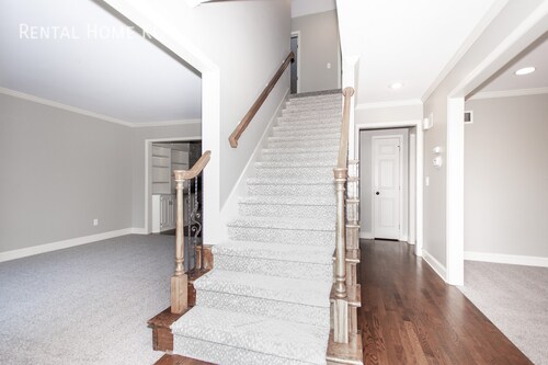 Foto del edificio - Spacious 4-Bedroom 2-story Prairie Village...