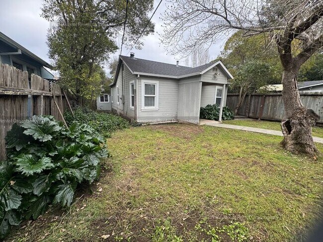 Foto del edificio - "Available Now".......... one-bedroom, one-bathroom house located in the heart of Napa Valley!!