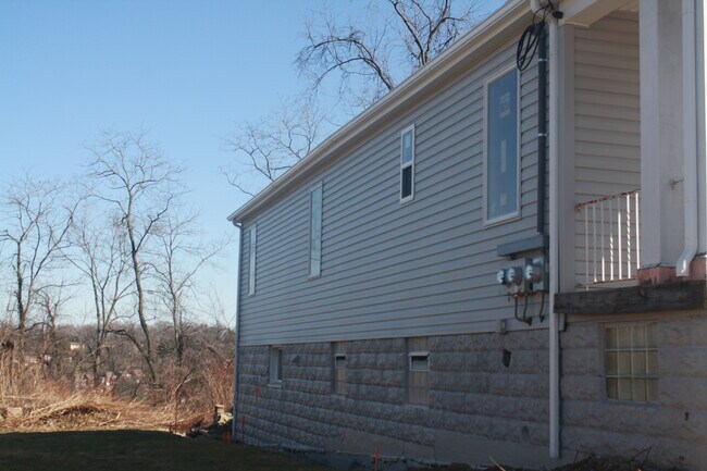 Left side - 7918 Lloyd Ave