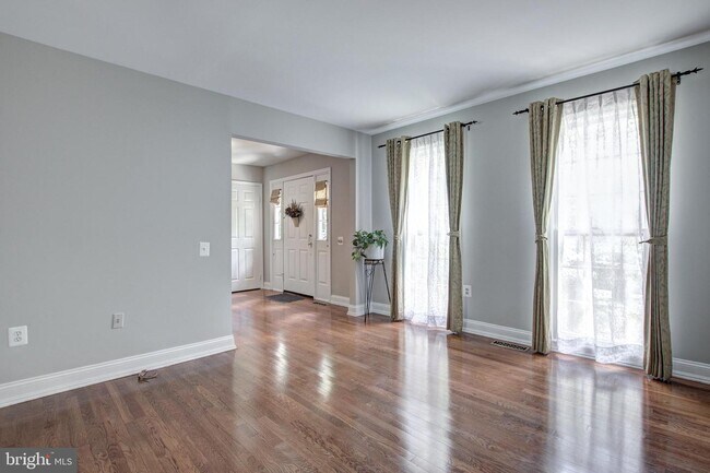 Building Photo - 10824 Burr Oak Way
