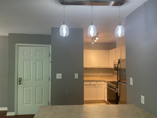 Foto del edificio - 4110 Sedgewood Dr