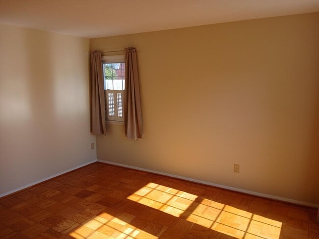 Photo - 2511 Meadow Dr House