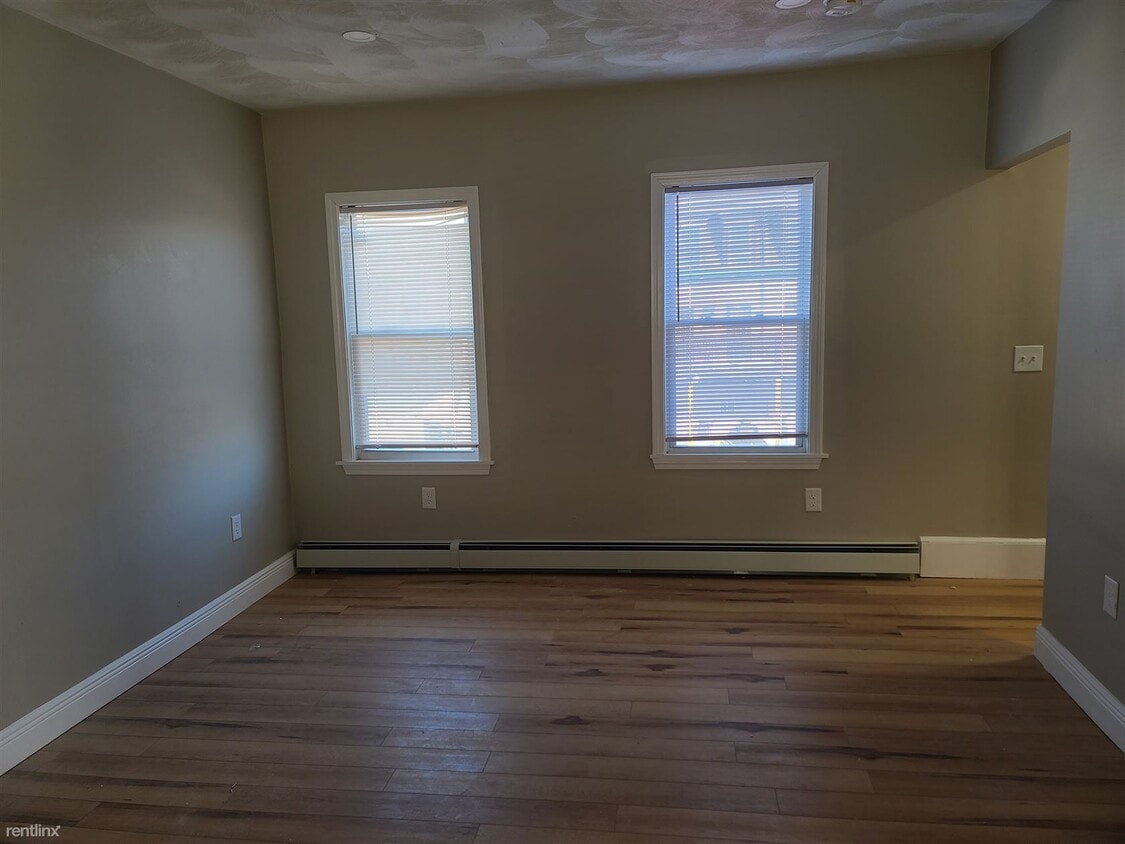 Primary Photo - 1 br, 1 bath Townhome - 15 Mowry Street 1F