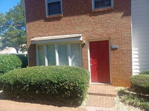 Building Photo - 110 Holcomb Ferry Rd