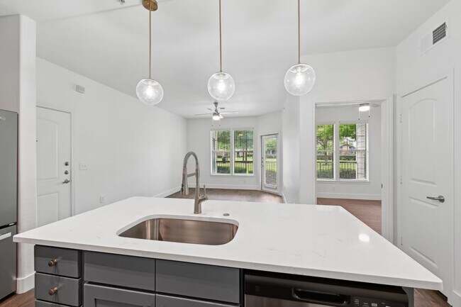Foto del edificio - Stylish 1 Bed Apt — Save $1,200 on First M...