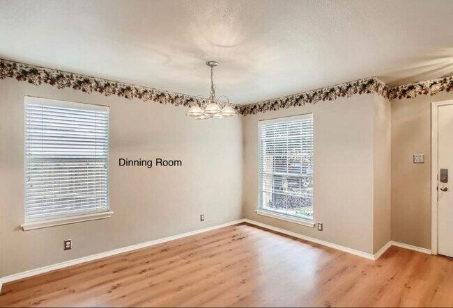 Foto del edificio - 518 Pecos Cir
