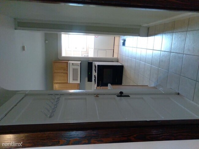 Building Photo - 2 br, 1 bath Townhome - 2310 E. 12th Street