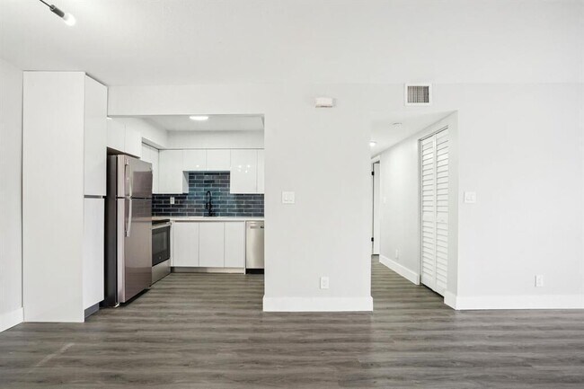 Foto del edificio - 3220 NW 84th Ave