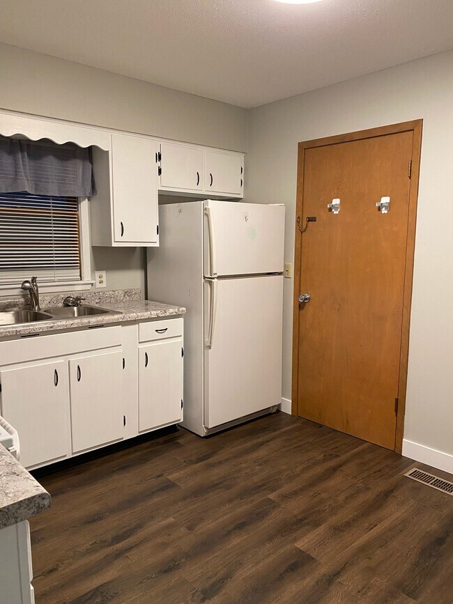 Cocina actualizada - 406 N Main St