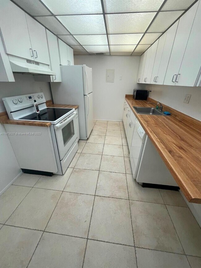 Foto del edificio - 7725 SW 86th St