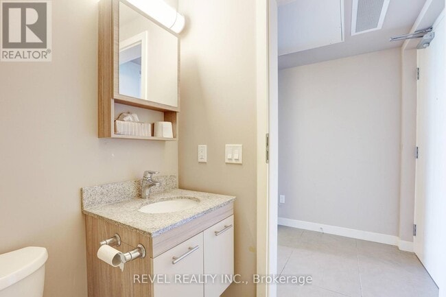 Building Photo - 308 Lester St