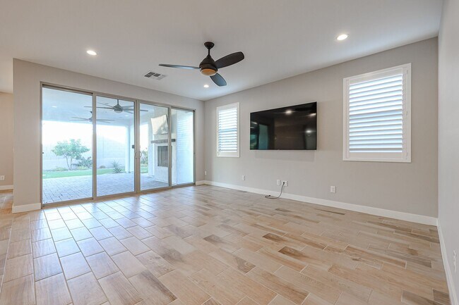 Building Photo - Luxury Home in Sterling Grove with all the...