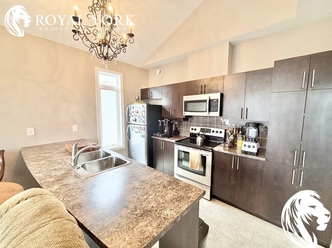 Building Photo - 262 Kinghaven Cres