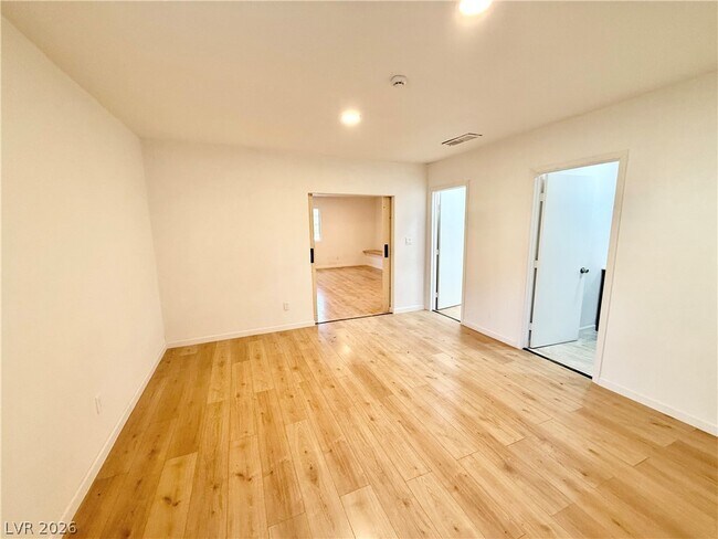 Foto del edificio - 510 E Simkins Rd
