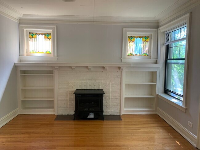 Living Room - 1132 W Pratt Blvd