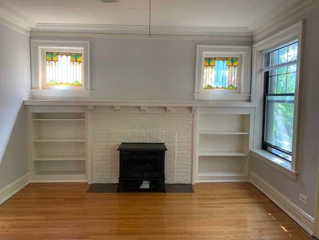 Living Room - 1132 W Pratt Blvd