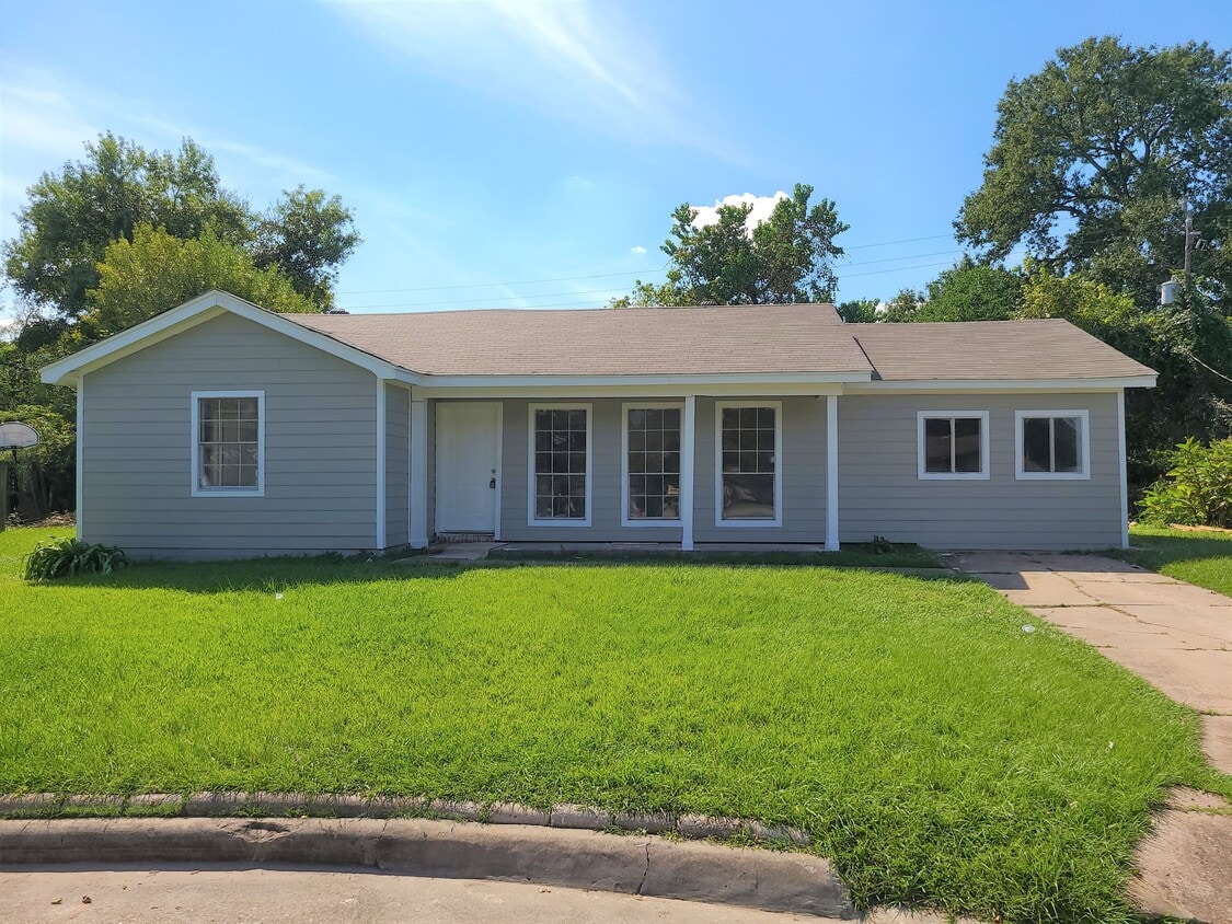 8822 Vinearbor St, Houston, TX 77033 House Rental in Houston, TX