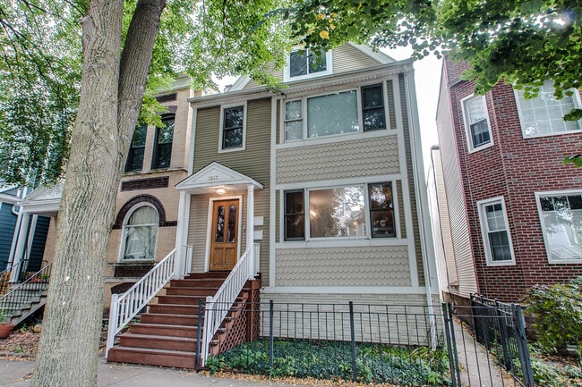 Building Photo - 3847 N Hermitage Ave