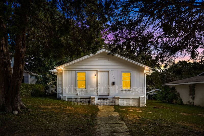 Foto principal - 2313 20th St N