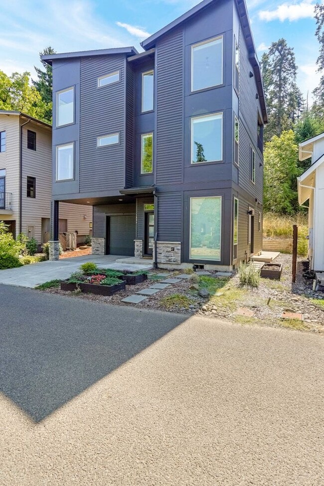 Building Photo - 4 bed, 4 bath Multi-Level Home in Pringle ...