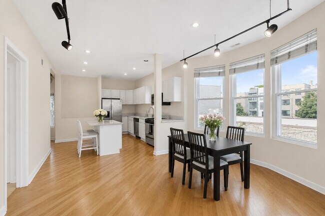 Foto del edificio - 1549 W Barry Ave