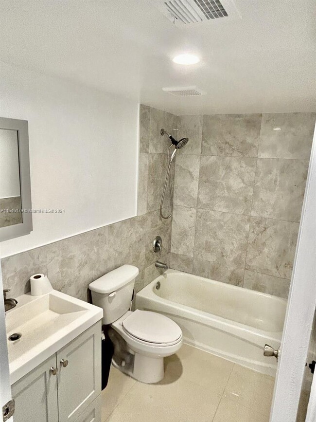 Foto del edificio - 6990 NW 186th St