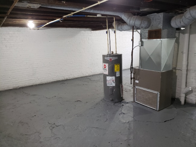 Building Photo - 2120 Fern Ct