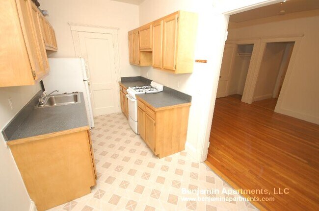 Building Photo - 231 Park Dr