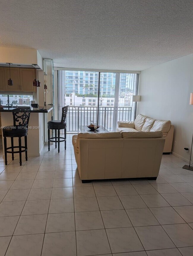 Foto del edificio - 16909 N Bay Rd