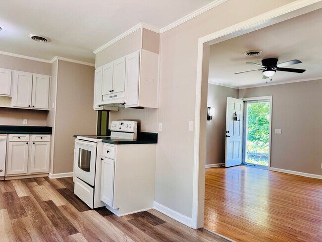 Foto del edificio - 4 BEDROOMS + 3 BATHS in Butner