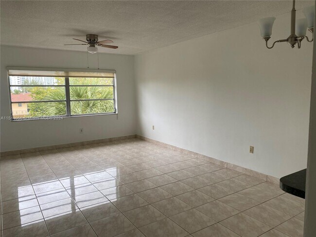 Building Photo - 2820 NE 201st Terrace