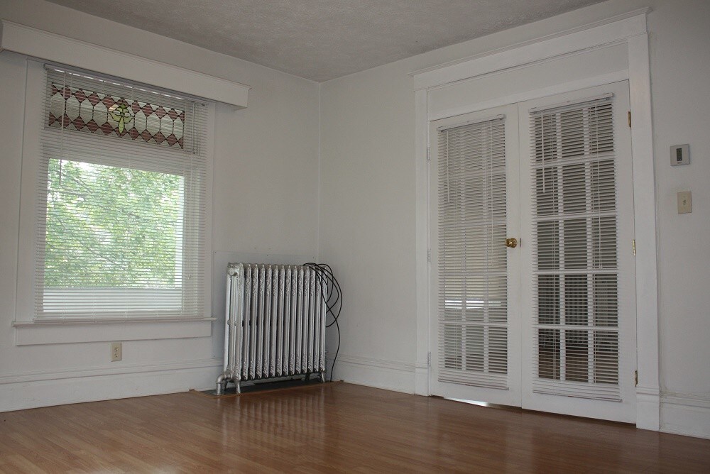 bedroom - 605 S Logan Blvd