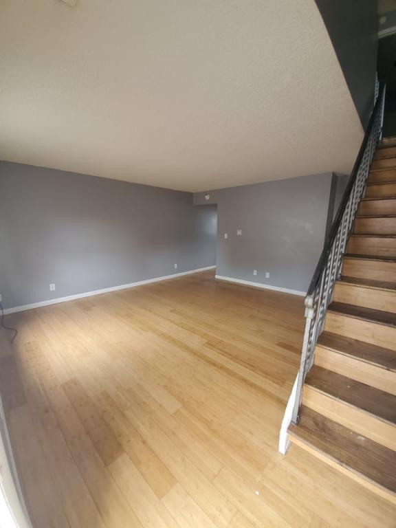 Primary Photo - 110 W. lakeshore dr. #8