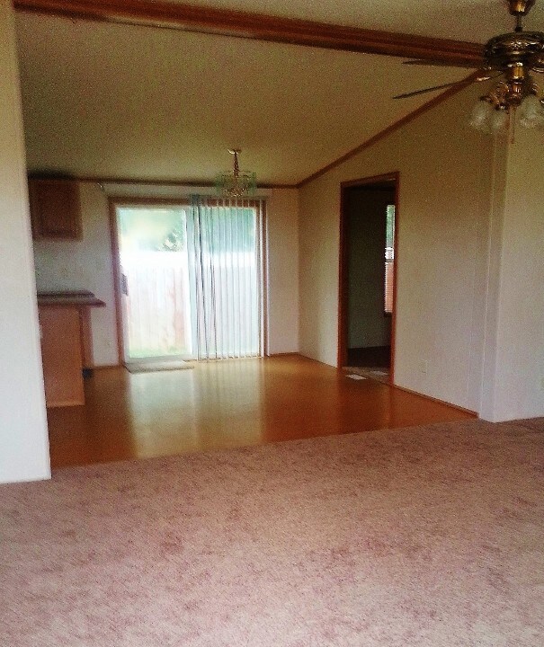 Foto del edificio - 200 N Field Rd