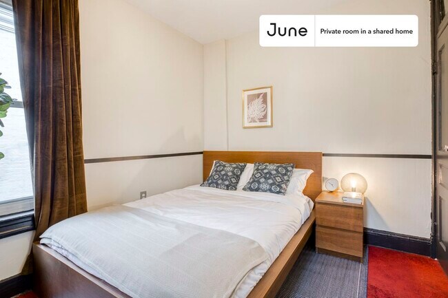 Building Photo - Room in Shared 4 bed/2 bath home in Columbia Heights