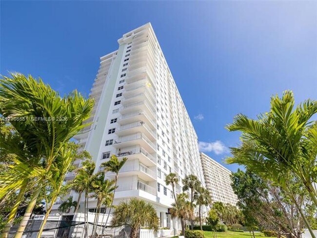 Foto del edificio - 500 Bayview Dr