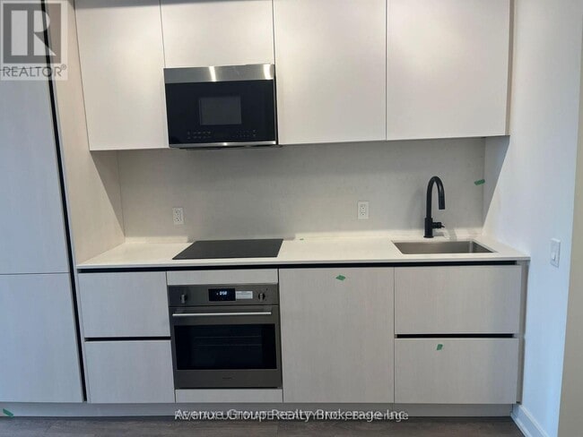 Building Photo - 108 Peter St