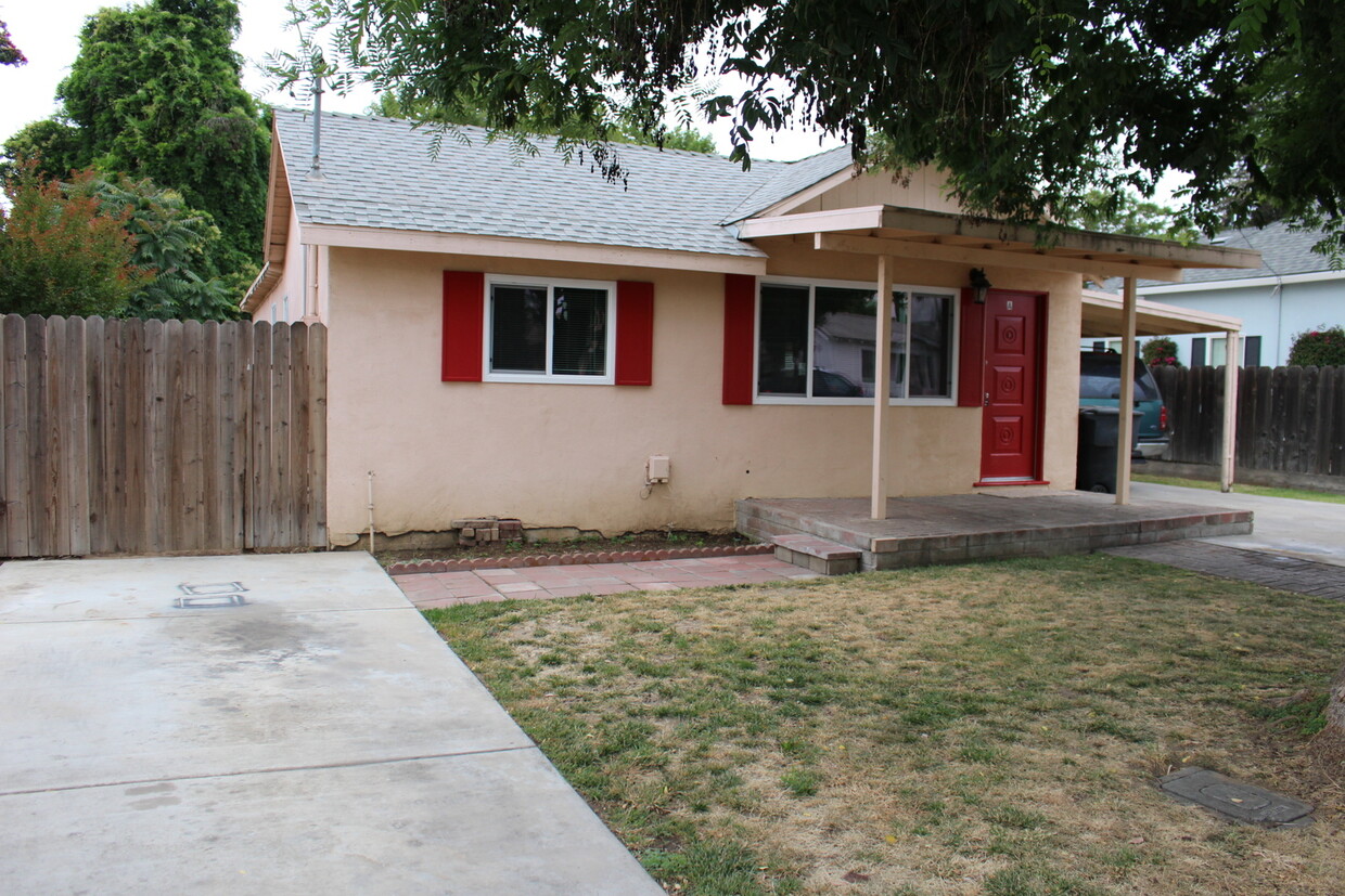 Primary Photo - Franklin Triplex - Golden Dev