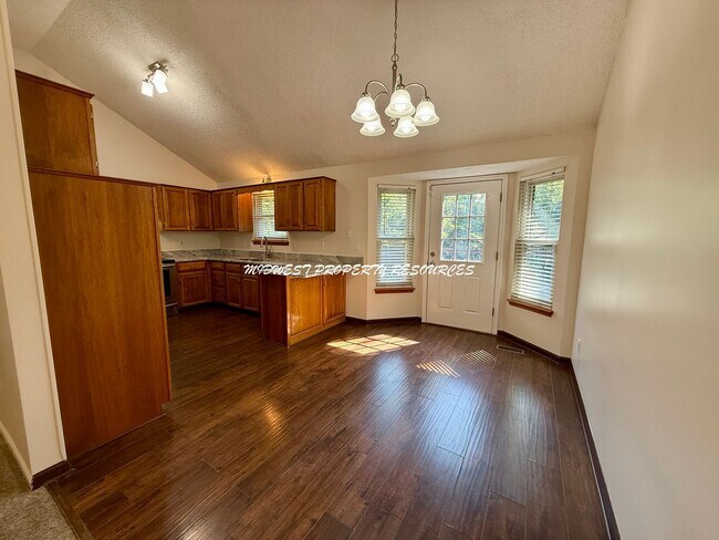 Building Photo - 719 S Park Dr
