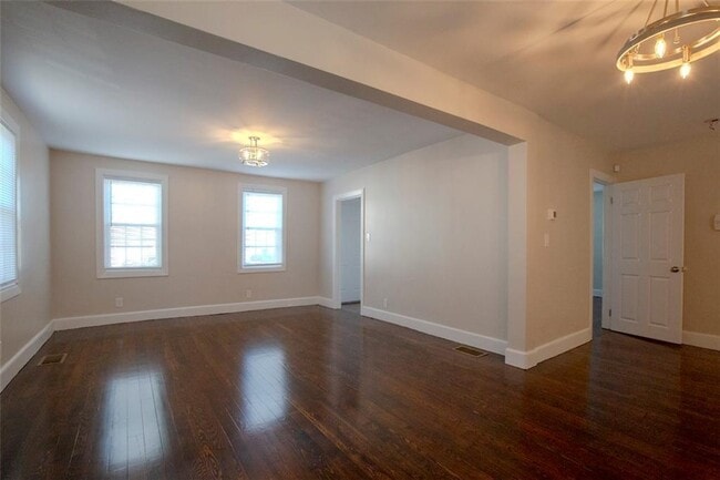 Building Photo - 10 Ringgold St