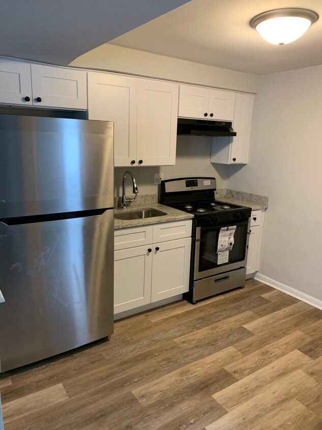 Foto principal - 8288 Roosevelt Rd