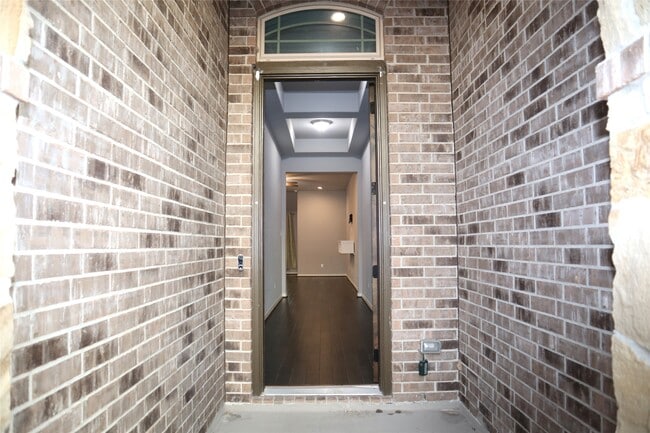 Building Photo - 4553 New Country Dr