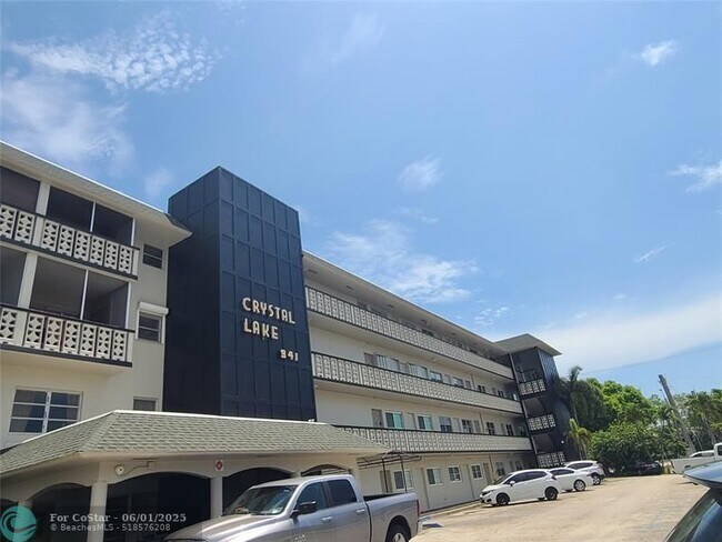 Foto del edificio - 941 Crystal Lake Dr