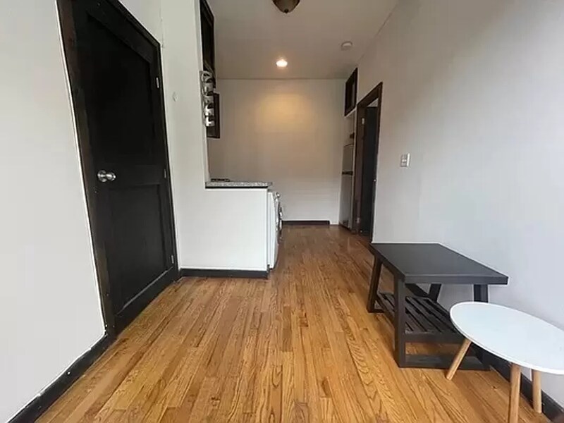 Primary Photo - 443 E 12th St