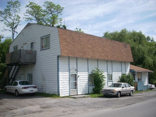 Building Photo - 1030ThorntonAveApts