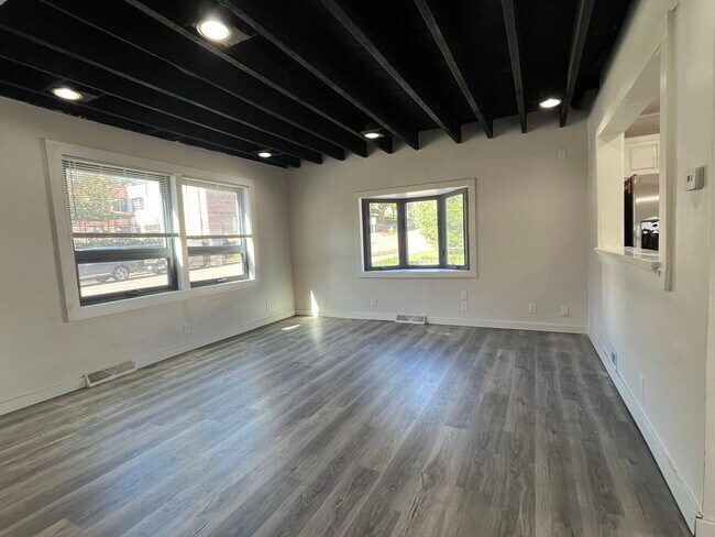 Building Photo - 315 3rd St N